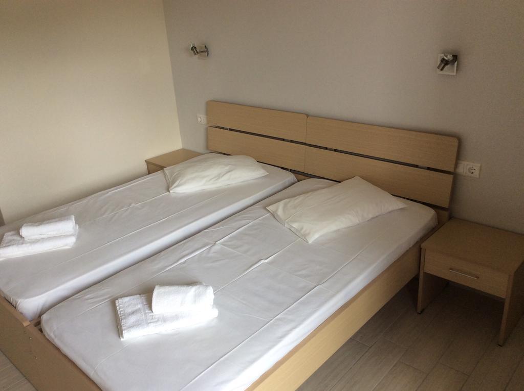 Elena Rooms Плакиас Стая снимка