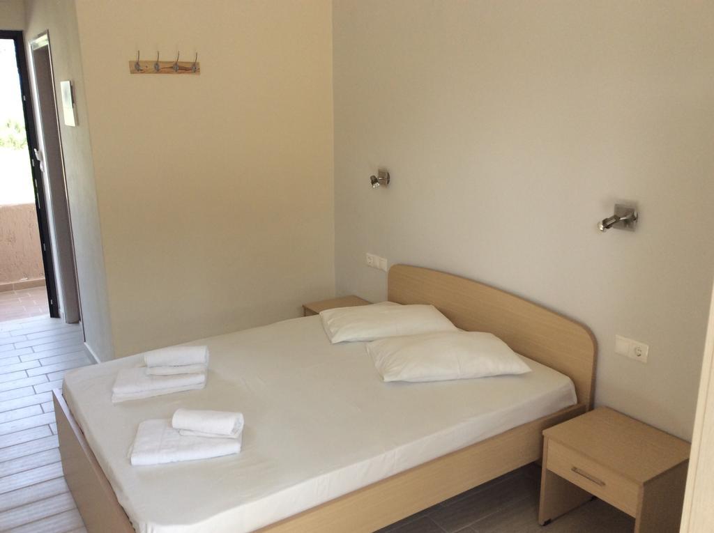 Elena Rooms Плакиас Стая снимка