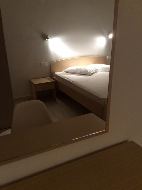 Elena Rooms Плакиас Стая снимка