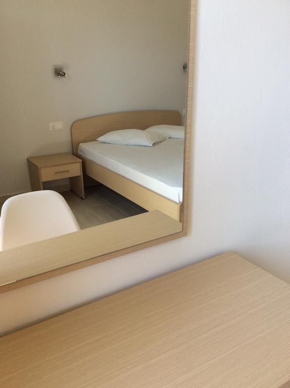 Elena Rooms Плакиас Стая снимка