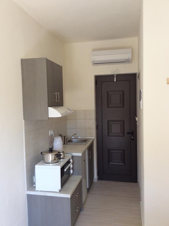 Elena Rooms Плакиас Стая снимка
